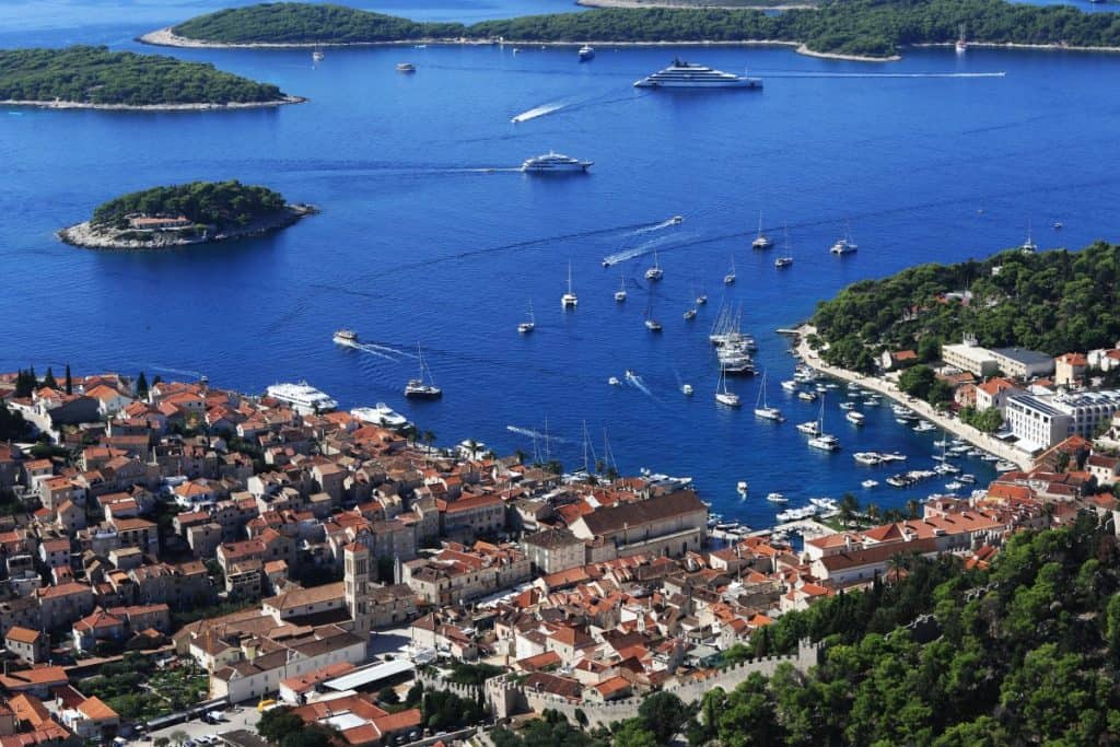 Najljepše plaže koje treba posjetiti na putovanju u Hvar