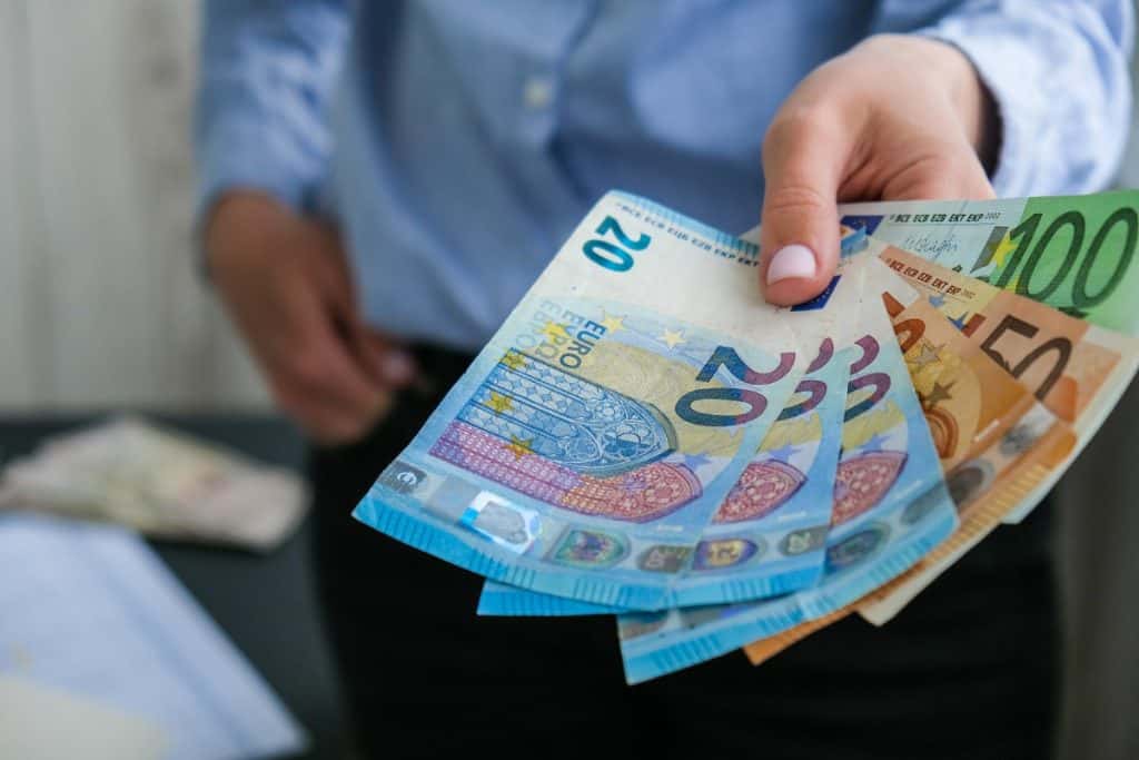 Financijska pismenost kako postati uspješan u upravljanju novcem Financijska pismenost kako postati uspješan u upravljanju novcem