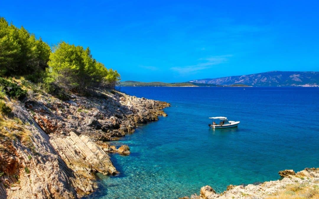 Savršen bijeg: Hvarske plaže za potpuno opuštanje