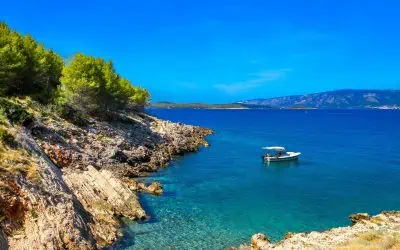 Savršen bijeg: Hvarske plaže za potpuno opuštanje